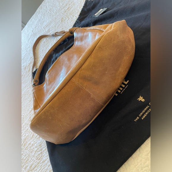 Frye Melissa Hobo and Zip Wallet in Beige in EUC - Picture 11 of 16